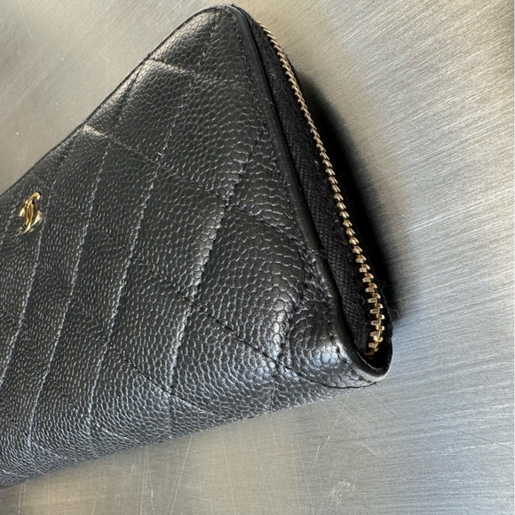 Chanel Classic Caviar Zippy Wallet in Black GHW - Picture 5 of 9